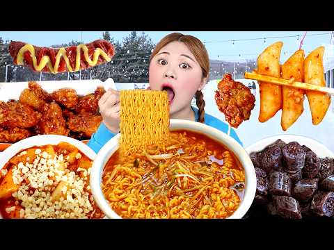 ASMR MUKBANG ICE RINK FOOD NOODLE 아이스링크장 겨울방학 스케이트장 먹방 불닭볶음면 닭강정 떡볶이 분식 EATING SHOW | HIU 하이유