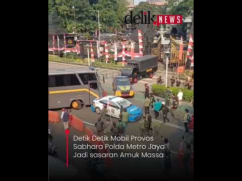 Detik Detik Mobil Provos Sabhara Polda Metro Jaya Hancur Jadi Sasaran Amuk Massa