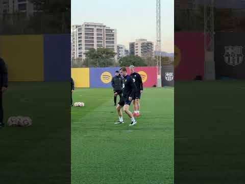 Raphinha tries to nutmeg Balde 👀 #fcbarcelona #football #shorts