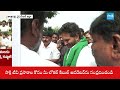 రైతుకు అన్నీ కష్టాలే: YS Jagan Fires on Chandrababu Govt | YS Jagan Meets Onion Farmers |@SakshiTV - 02:38 min - News - Video
