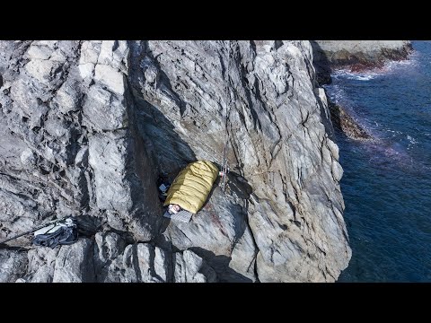 寒波襲来…離島の断崖下で真冬の大物釣りサバイバル。極寒の夜に幻を追う【対馬編】