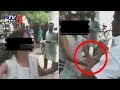 Girl Thrashes Eve Teasers Infront of Police : Moradabad