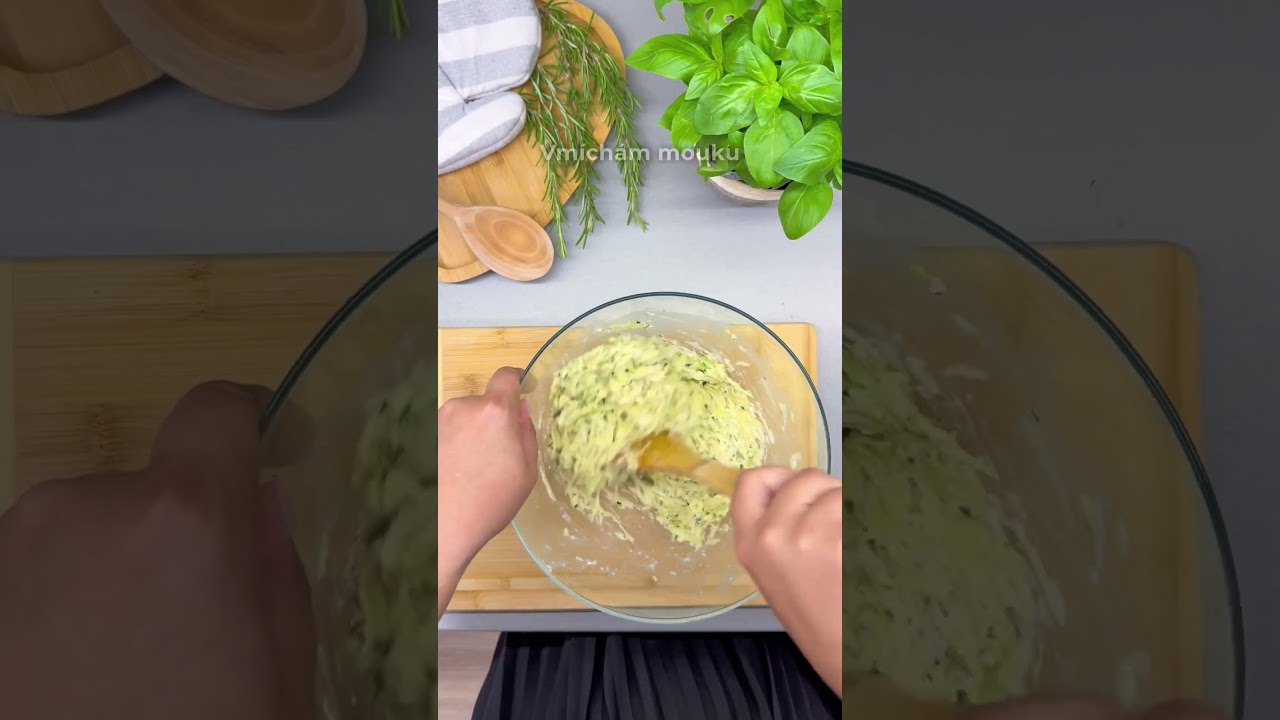 Upečte si italskou scarpacciu z brambor a cukety s parmezánem a voňavými bylinkami #toprecepty #food