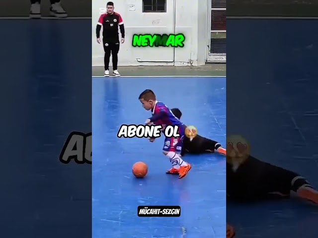 hangi futbolcunun küçüklüğü gibi oynayacaksin