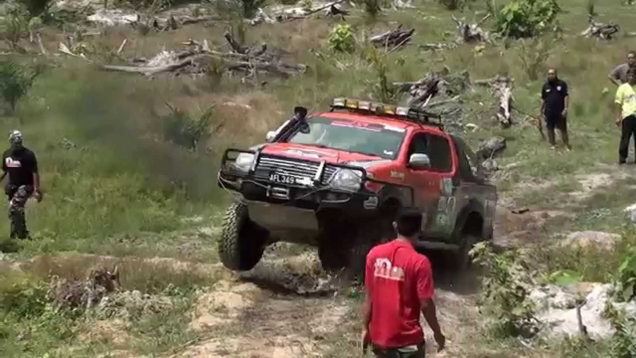 youtube toyota hilux 4x4 off road #4