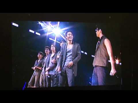 Henry Lau + Siwon Speaking English at SMTown 2010 Los Angeles