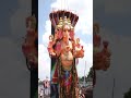 బడా గణేషుని క్రేన్ తో  ఎత్తి నిమజ్జనం చేస్తుర్రు | khairatabad Ganesh ShobhaYatra | V6 Shorts  - 02:58 min - News - Video
