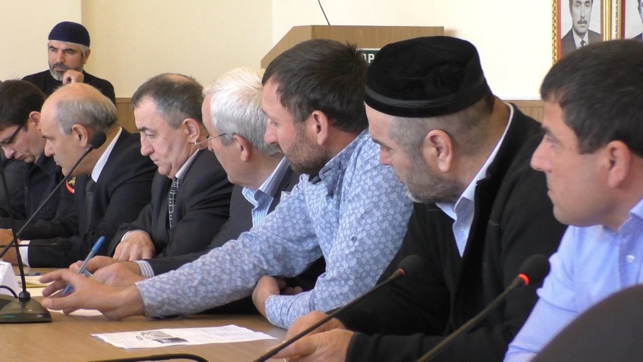Бастующие дальнобойщики в Общественной палате Дагестана