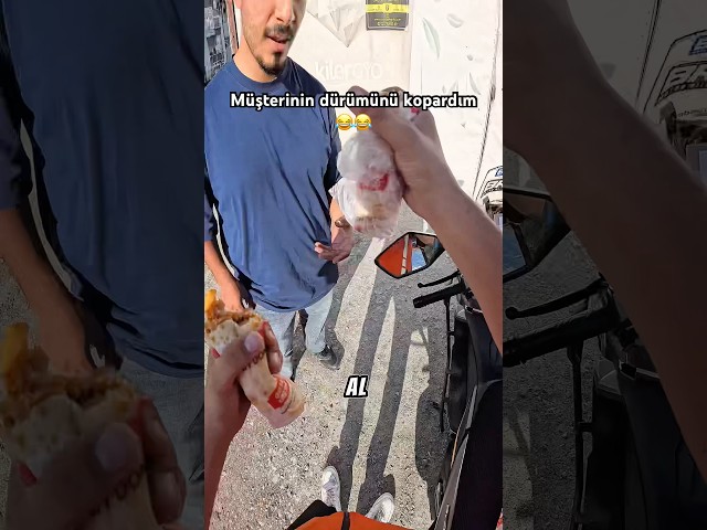 Müşterinin dürümünü koparttım 😂😱 #shorts #keşfet #motovlog #viral #fyp #reels #kurye #trendyolgo
