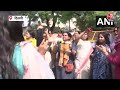 दिल्ली महिला आयोगी की पूर्व अध्यक्ष के साथ मारपीट मामले में BJP महिलाओं का प्रदर्शन | Aaj Tak News  - 01:55 min - News - Video