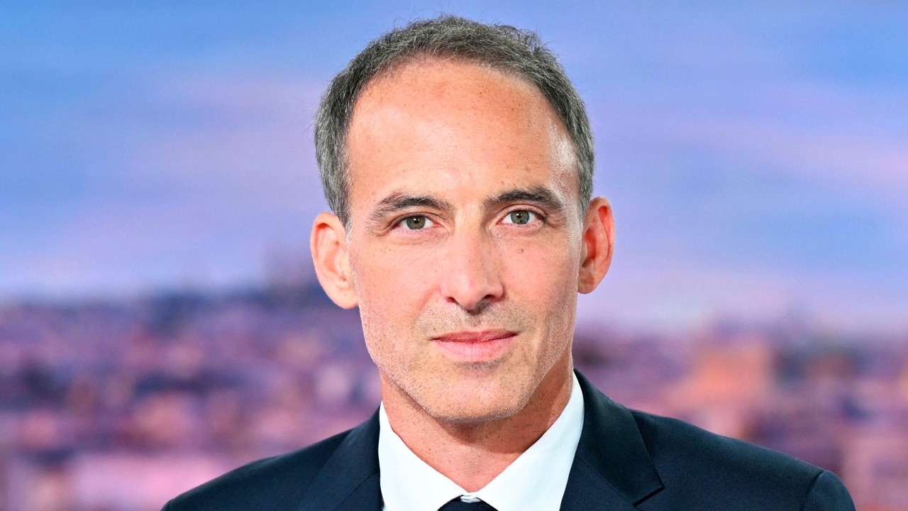 Présidentielle : Raphaël Glucksmann officialise sa candidature pour 2027