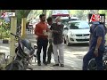 Delhi News: अपने आवास के बाहर नजर आए CM Kejriwal के पिता Govind Ram, लोगों का किया अभिवादन | Aaj Tak - 02:12 min - News - Video