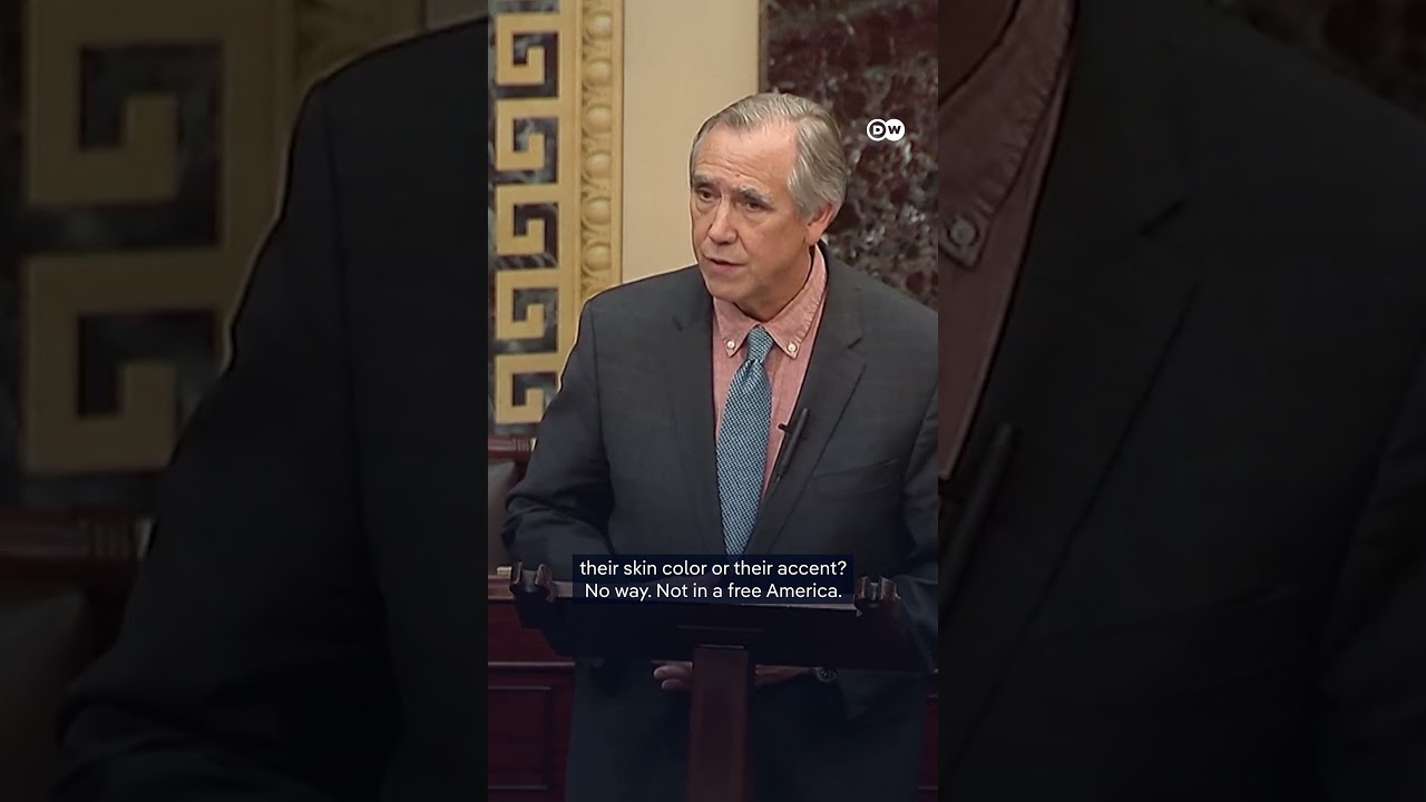 US government shutdown: "President Trump is shredding our constitution" | DW News