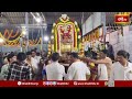 పెనుగొండలో వాసవీమాత అమ్మవారు శ్రీరాజరాజేశ్వరిగా భక్తులకు దర్శనం.. | Devi Navaratri Ustavalu 2025