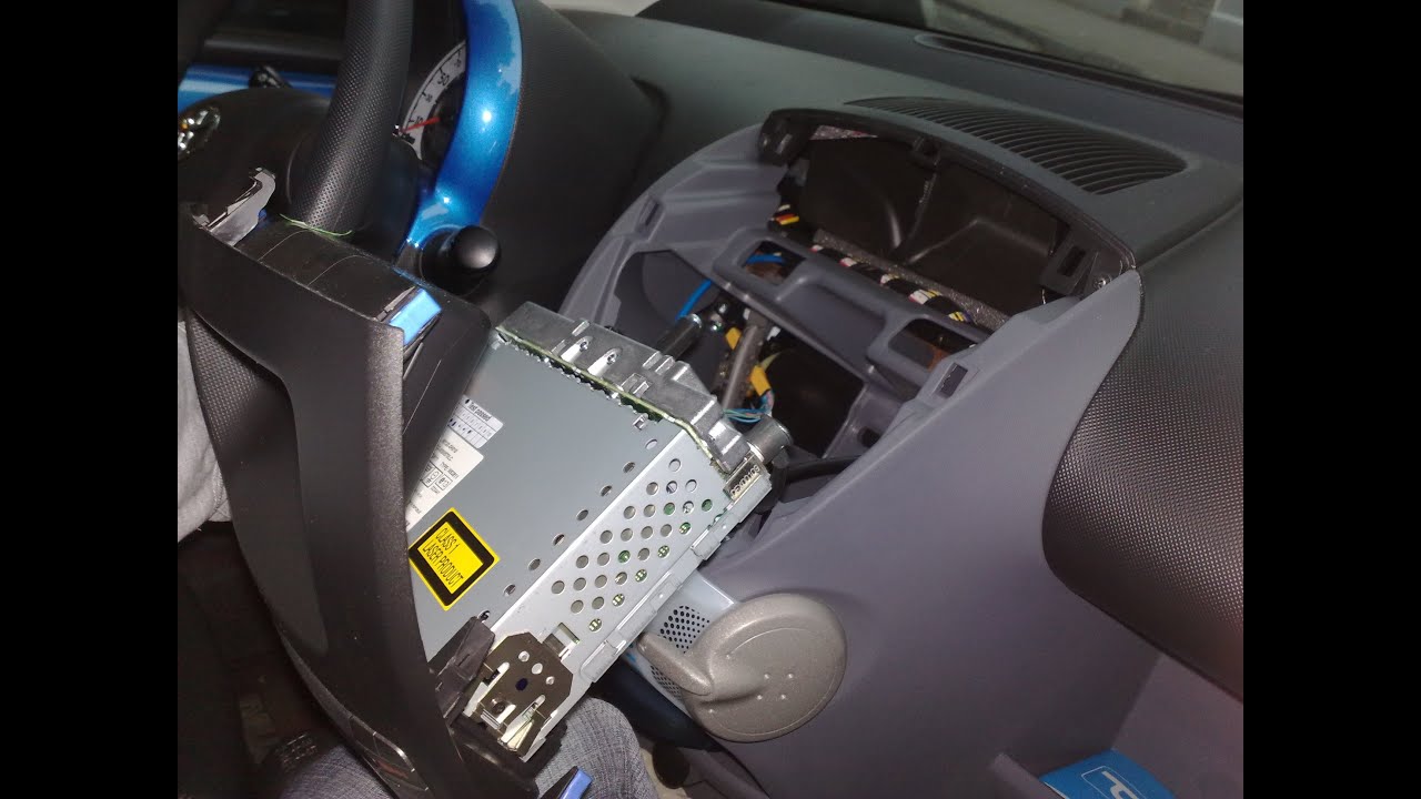 Toyota Aygo Radio Removal Autoradio ausbauen einbauen ... peugeot 107 fuse box 