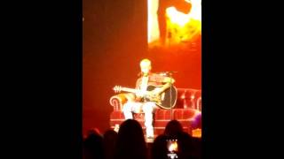 Justin Bieber - purpose tour concert 2016 winnipeg (playing guitar)