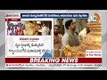 కుటుంబ సమేతంగా సీఎం శ్రీవారి దర్శనం | CM Chandrababu Visited Tirumala With His Family | 10TV  - 04:03 min - News - Video