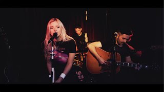 Chloe Adams - Pretty&#39;s On The Inside (Live at the Green Note)