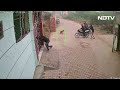 Video: Man Shot Outside His House. Woman With Broom Chases Attackers Away  - 00:27 min - News - Video