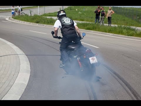 Guinness World Record in the longest motorcycle burn-out (Harley-Davidson Street Rod)
