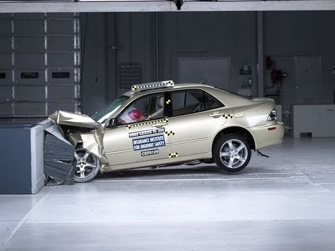 Видео краш-теста Lexus Is 1998 - 2005