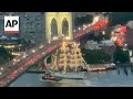 Watch the moment a Mexican navy tall ship hit the Brooklyn Bridge