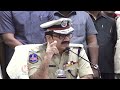 CP Srinivas Reddy About Jagdish Market | Police Arrest Mobile Phones Robbery Gang | V6 News  - 03:37 min - News - Video