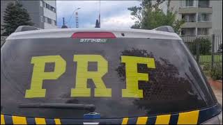PRF flagra, no km 153 da BR 116, em Caxias do Sul, dupla depenando um carro furtado