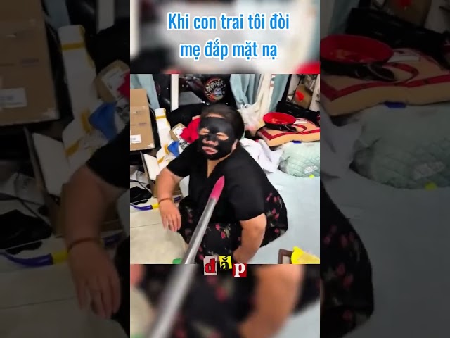 Mẹ đắp mặt nạ