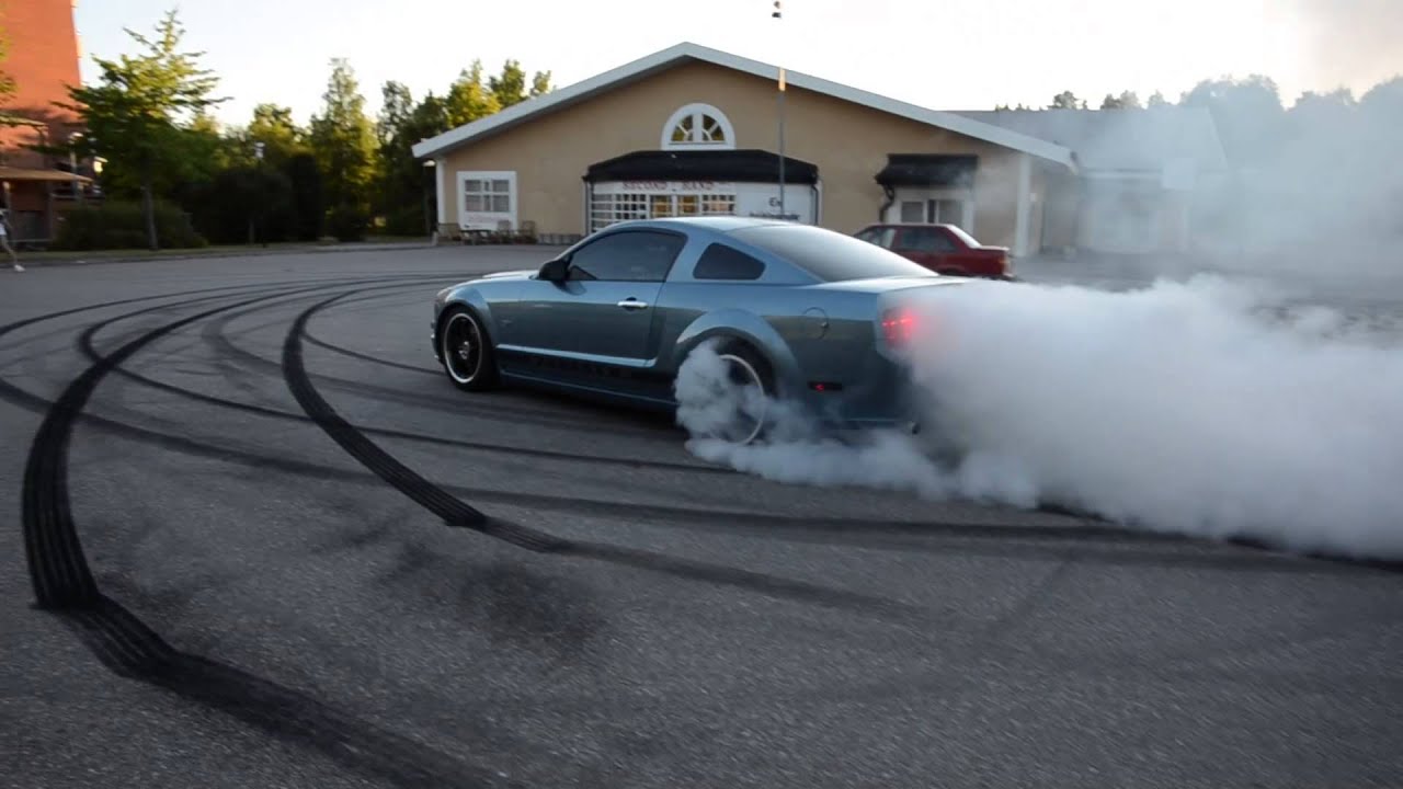 Ford mustang gt vs bmw m5 #4