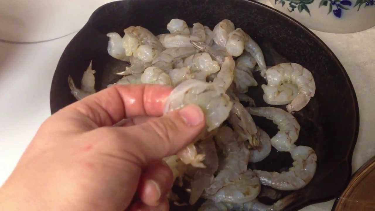 How to prepare and boil frozen raw shrimp - YouTube