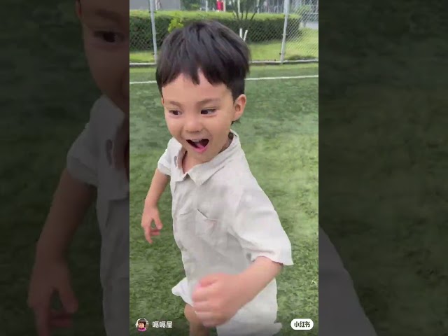 跟#嗝嗝 一起来运动分泌多巴胺~ #ian #gege #littlemingyu #爸爸当家慢享季 #daddyathomeslowliving