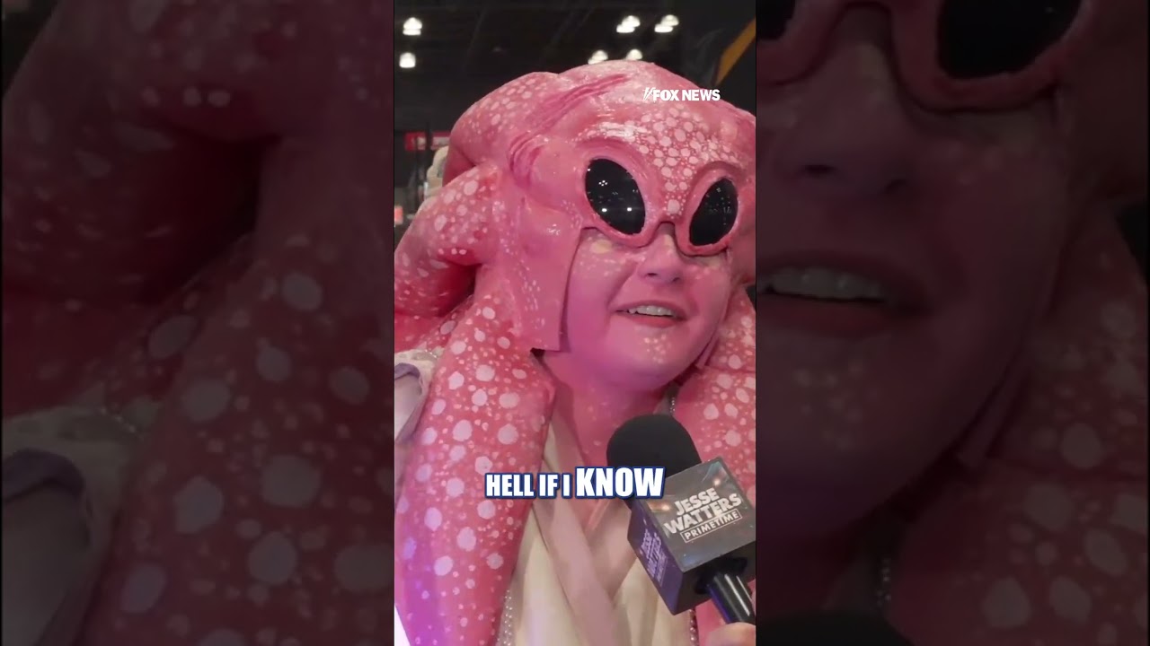 Comic Con cosplayers weigh in on politics #comiccon #shorts #politics #nyc