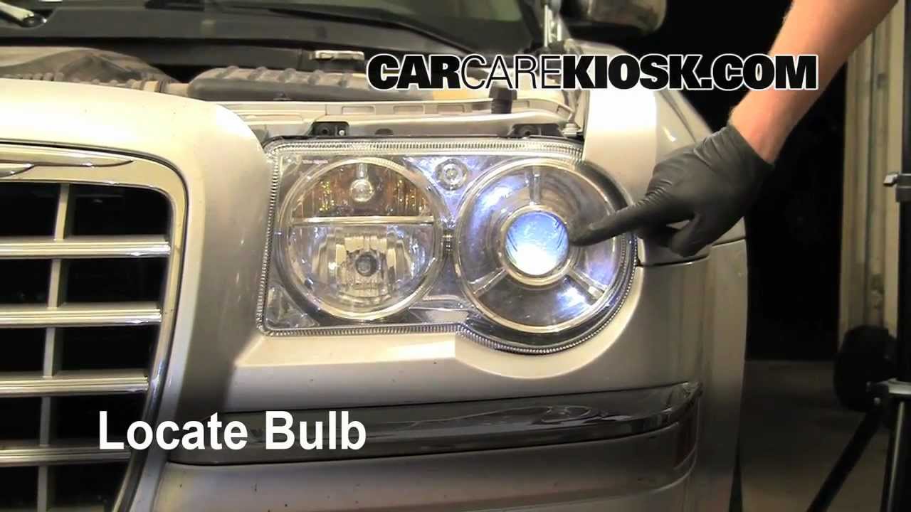 2006 Chrysler 300 headlight bulb replacement
