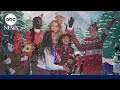 Mariah Carey kicks off the holiday season with classic Christmas song | ABCNL