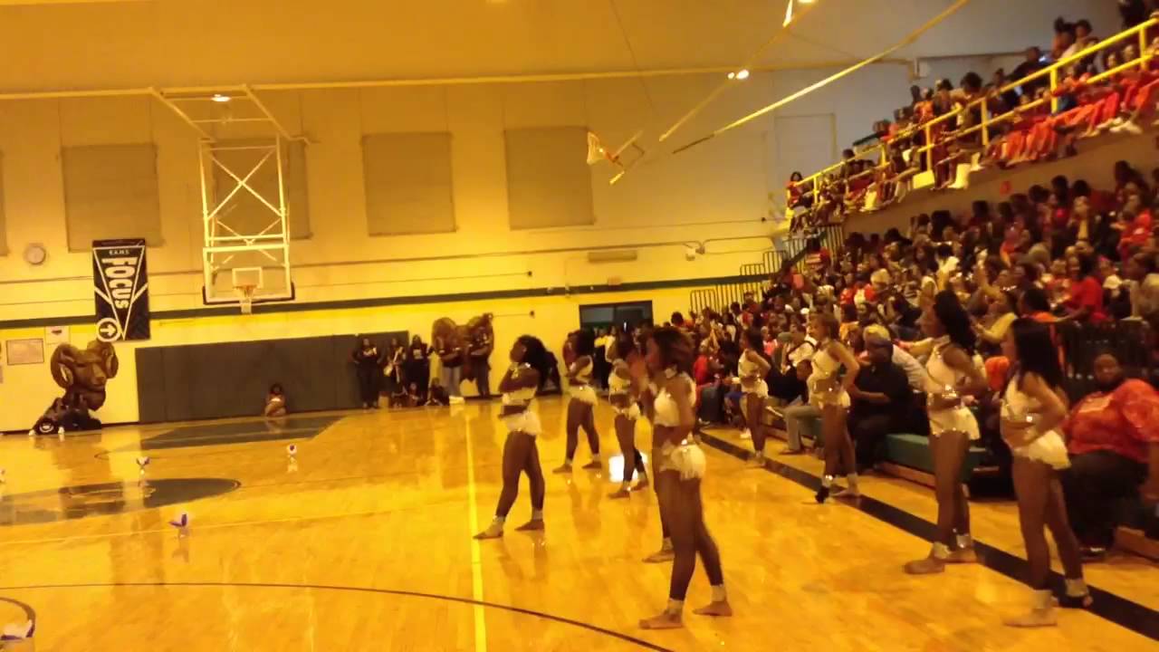 Prancing Tigerettes vs. Dancing Dolls - YouTube