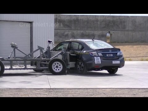Testul de accident video Honda Civic Sedan din 2012