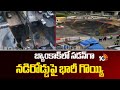 బ్యాంకాక్‎లో సడన్‎గా నడిరోడ్డుపై భారీ గొయ్యి | Massive sinkhole in Bangkok Street | 10TV