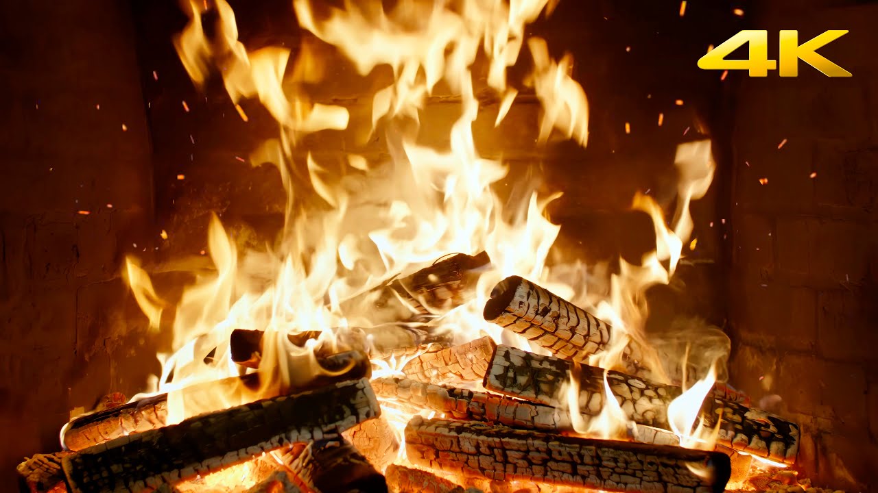 🔥 Flickering Fireplace with Slow-Burning Logs and Peaceful Crackles for Gentle Holiday Atmosphere