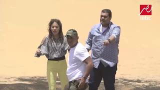 أحمد فتحي ينطق الشهادة بعد وقوعه فى الرمال المتحركة فى رامز تحت الأرض ...
