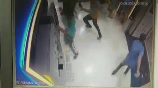 سيارة تقتحم مول برجمان في دبي فرع بنك دبي الامارات الوطني ...