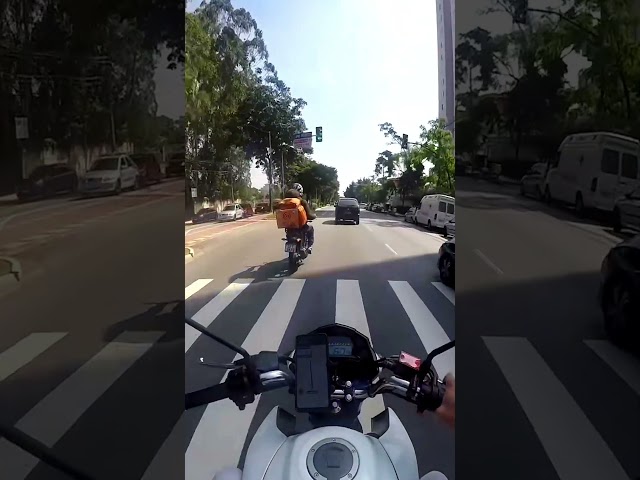 😡🏍️ MOTOBOY NERVOSO TACA PEDRA NO CARRO! 🚗💥😒😱 Calma Calabreso ❗😱👀#motoboy #calmacalabreso