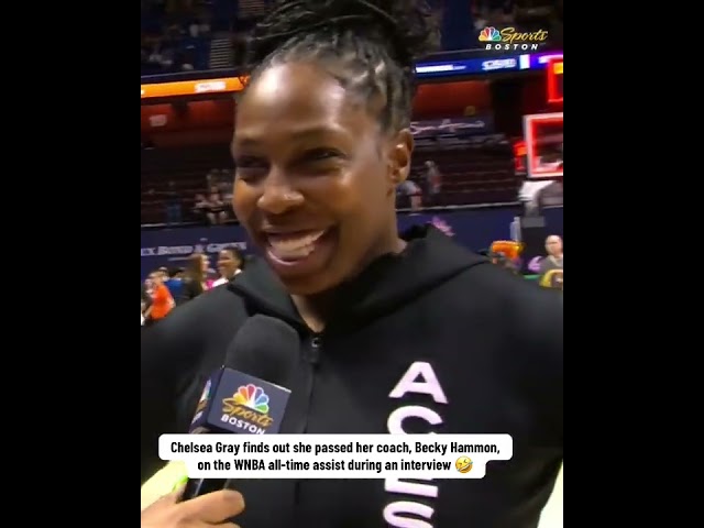Chelsea Gray had no idea she passed her coach 😂
