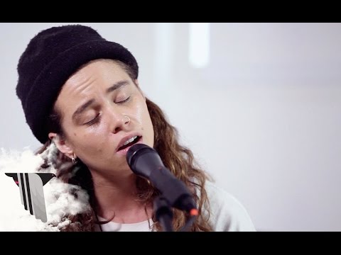 Tash Sultana Performs