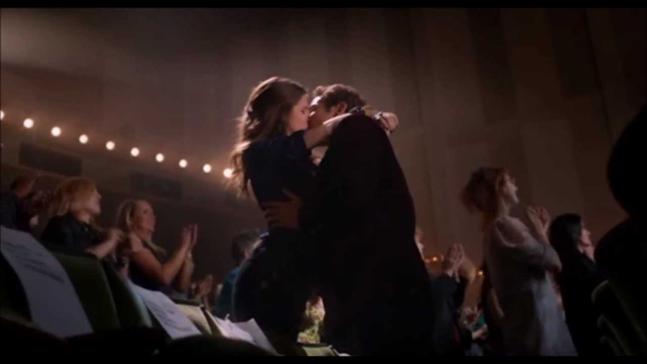 Pitch Perfect - Beca And Jesse Finally Kissing - German - YouTube