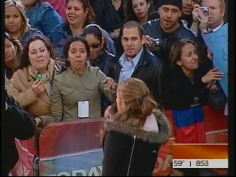 Shakira - Underneath your clothes Today Show (04-28-06)