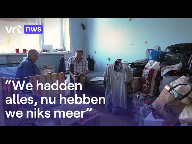 Marijn Trio praat met vluchtelingen Valentyne en Vasyl in Soemy