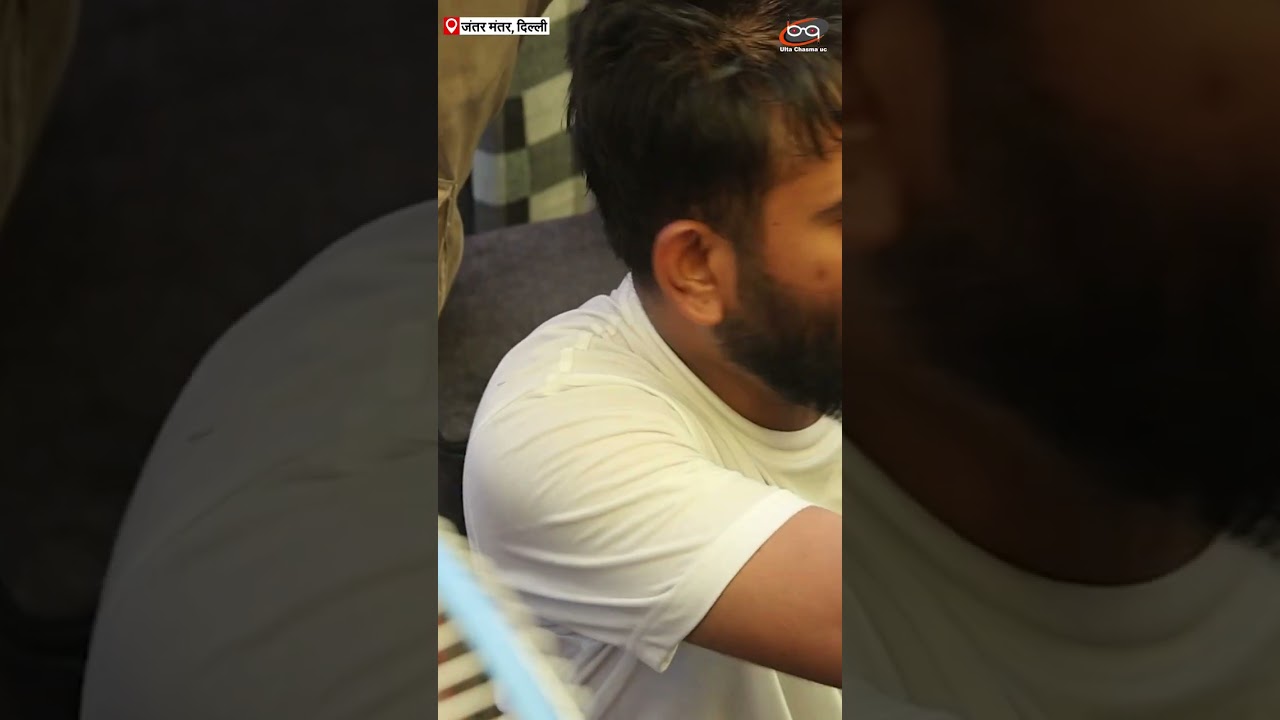 इस्तीफे के बाद मंच का मंजर
