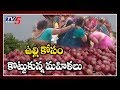 Women fight for onions In AP