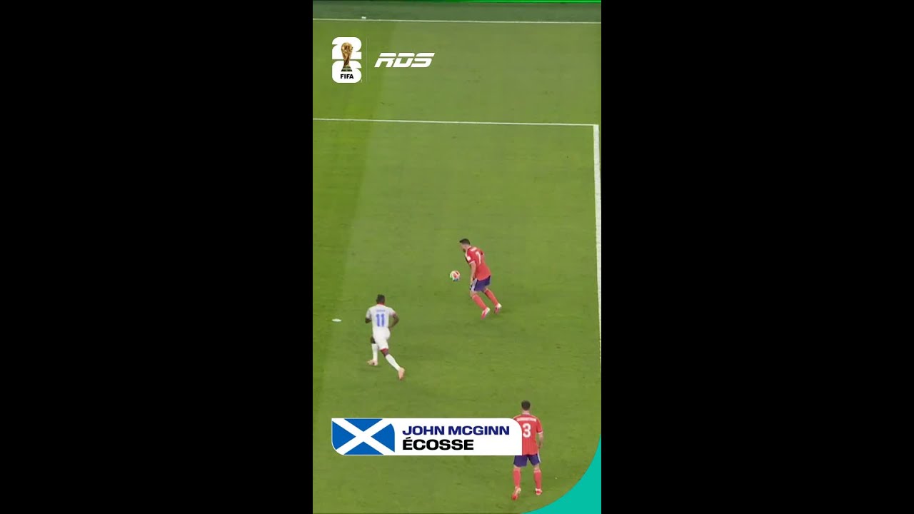 Le tir de John McGinn se faufile dans le filet!